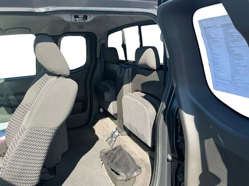 Used 2010 Nissan Frontier SE w/ SE Value Truck Pkg image 21