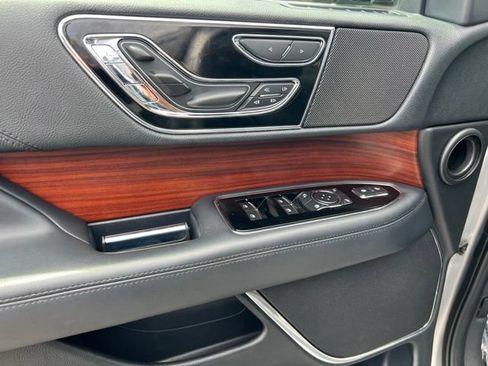 Used 2022 Lincoln Navigator L Reserve RWD image 25