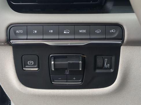 Certified 2024 Cadillac Escalade Premium Luxury Platinum AWD/4WD image 17