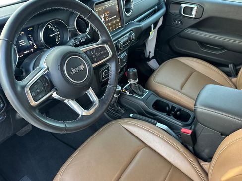 Used 2022 Jeep Wrangler Unlimited Sahara w/ Safety Group image 10