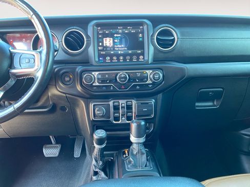 Used 2021 Jeep Wrangler Unlimited Sahara w/ Cold Weather Group AWD/4WD image 14