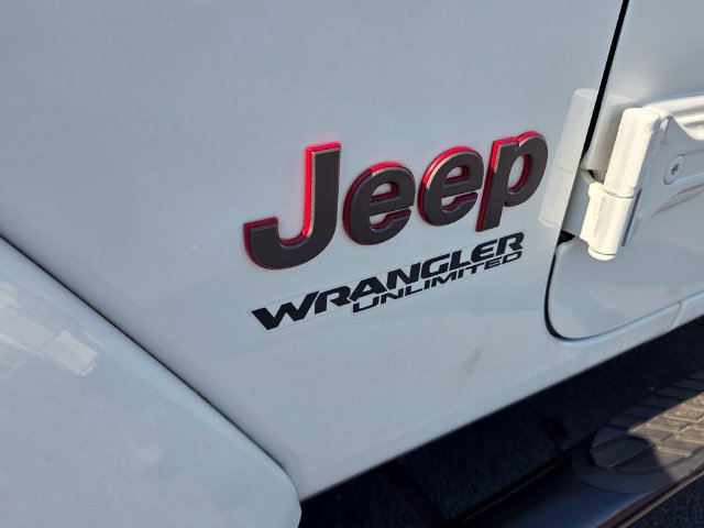 Used 2018 Jeep Wrangler Unlimited Rubicon w/ Dual Top Group AWD/4WD image 18