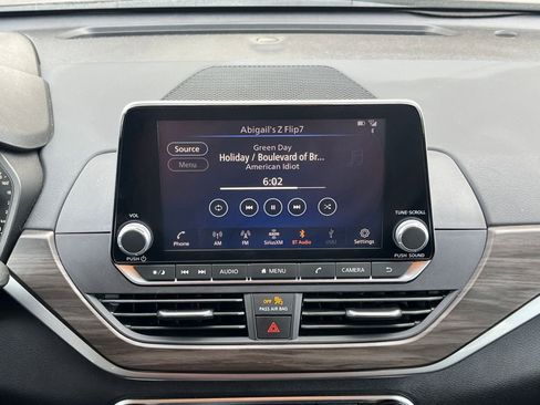 Used 2025 Nissan Altima 2.5 SV image 17