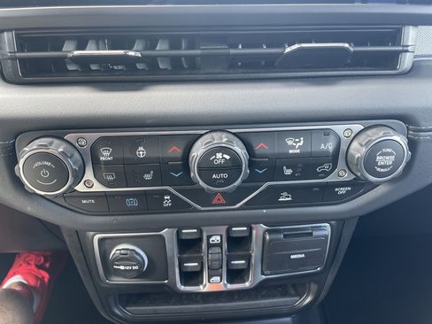 Certified 2025 Jeep Wrangler Unlimited Sahara AWD/4WD image 52