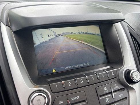 Used 2017 Chevrolet Equinox LS FWD image 19