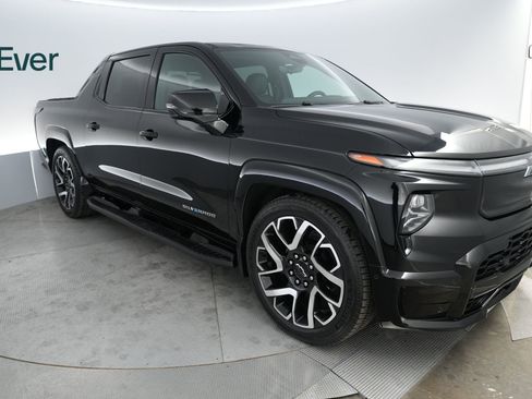 Used 2024 Chevrolet Silverado EV RST image 2