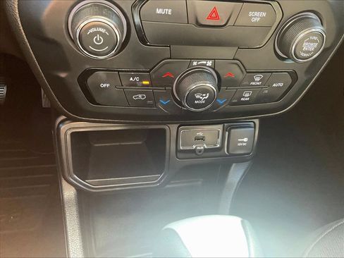 Used 2018 Jeep Renegade Altitude w/ Popular Equipment Group FWD image 15