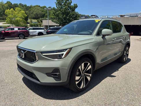 Used 2025 Volvo XC40 B5 Ultra AWD/4WD image 4