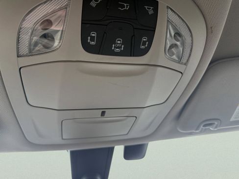 Used 2020 Chrysler Pacifica Touring-L FWD image 32