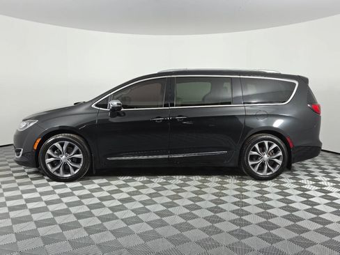 Used 2017 Chrysler Pacifica Limited FWD image 4