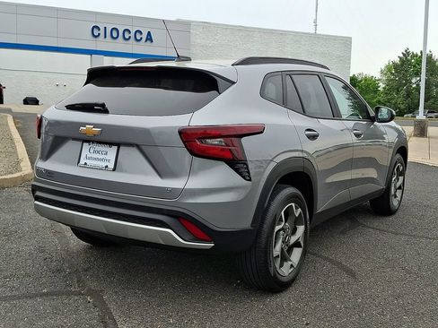 Used 2025 Chevrolet Trax LT FWD image 9