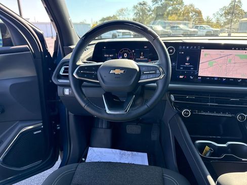 Used 2025 Chevrolet Traverse LT w/ Enhanced Driving Package image 19