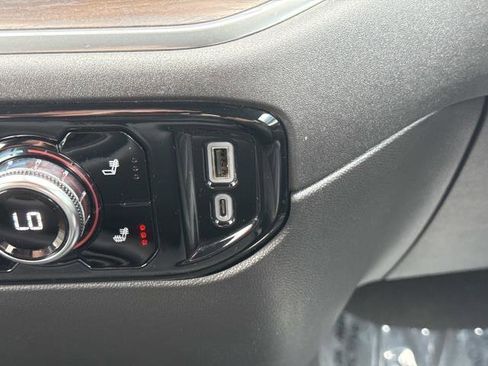Used 2025 GMC Sierra 1500 SLT AWD/4WD image 19