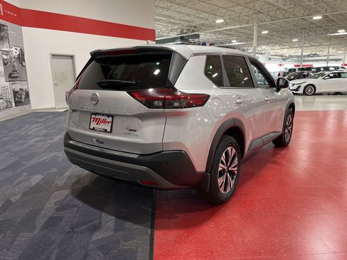 Used 2023 Nissan Rogue SV AWD/4WD image 3