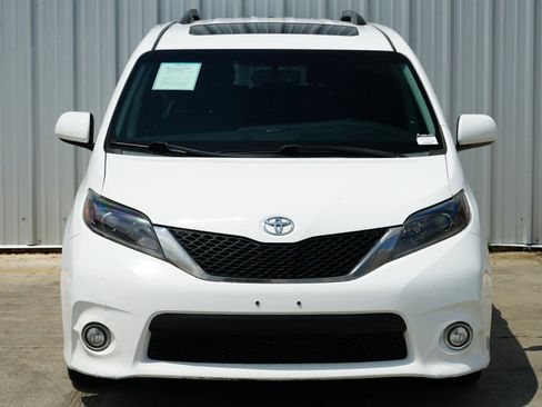 Used 2015 Toyota Sienna SE Premium image 43