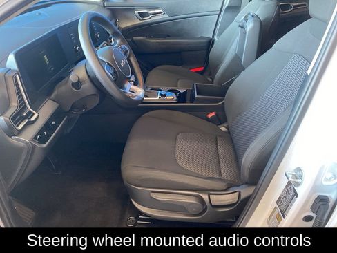 Used 2025 Kia Sportage LX image 8