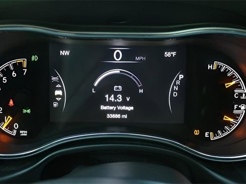 Used 2022 Jeep Grand Cherokee Limited image 27