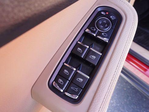 Used 2020 Porsche Macan Base image 16