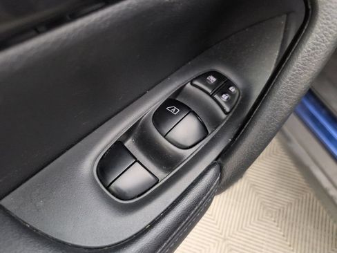 Used 2018 Nissan Rogue SV FWD image 30