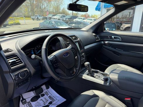 Used 2018 Ford Explorer XLT w/ Equipment Group 202A AWD/4WD image 10