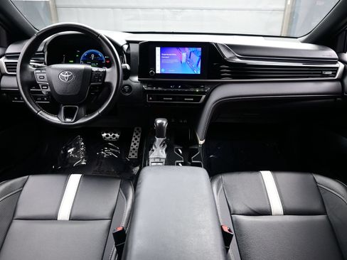 Used 2025 Toyota Camry SE w/ Convenience Package FWD image 17