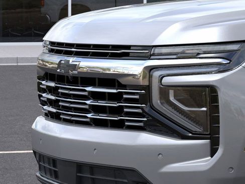 New 2025 Chevrolet Suburban Premier image 37