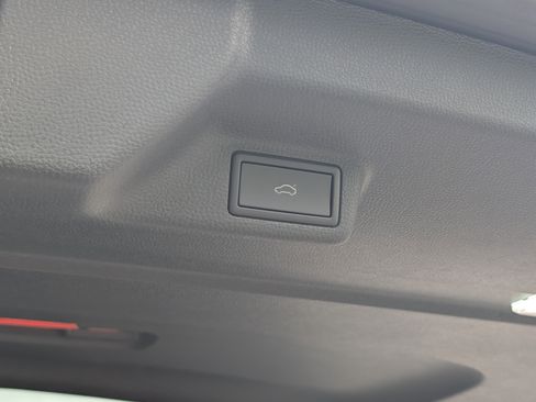 Used 2025 Volkswagen ID. Buzz Pro S RWD image 20