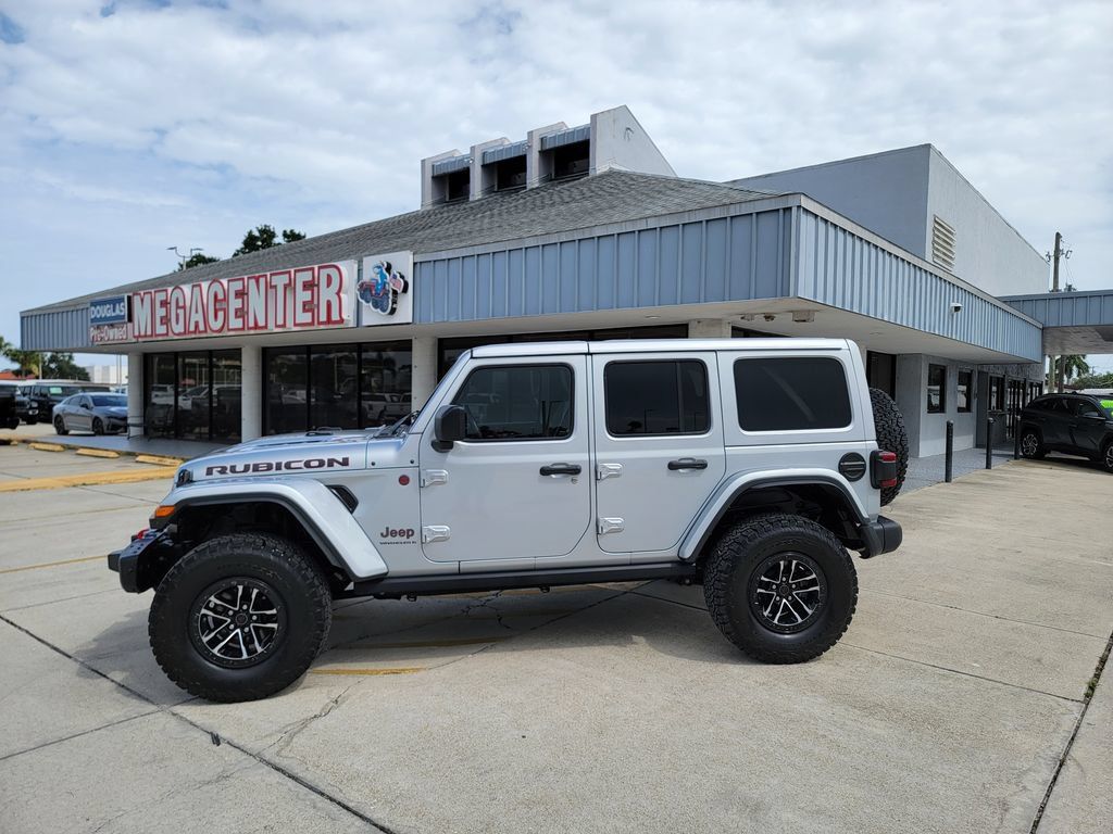 Used 2024 Jeep Wrangler Unlimited Rubicon AWD/4WD image 2