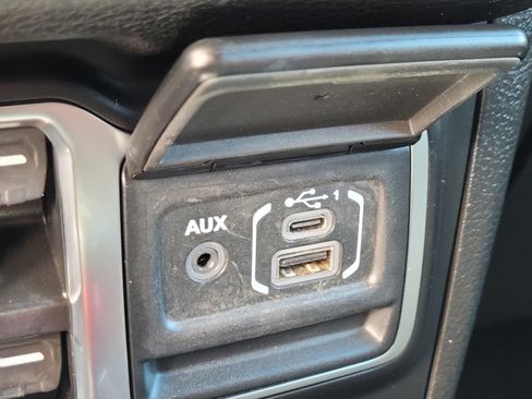 Used 2024 Jeep Wrangler Unlimited AWD/4WD image 19