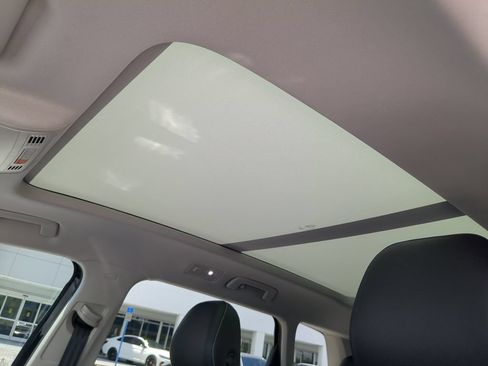 Certified 2023 Volkswagen Taos SE FWD image 20