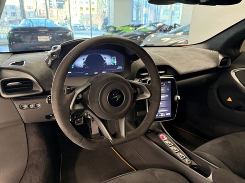 Used 2023 McLaren Artura image 14
