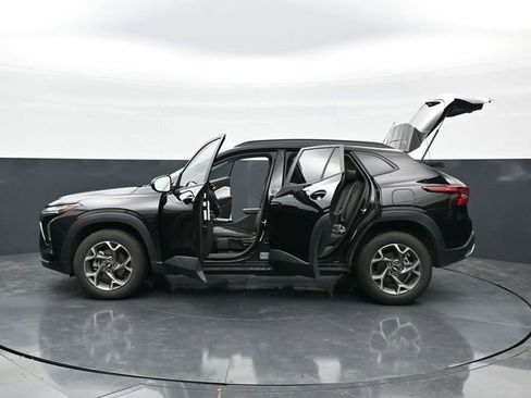 Used 2025 Chevrolet Trax LT w/ LT Convenience Package FWD image 45
