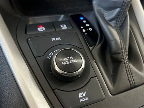 Used 2024 Toyota RAV4 XLE image 40
