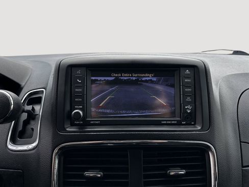 Used 2019 Dodge Grand Caravan SE FWD image 15