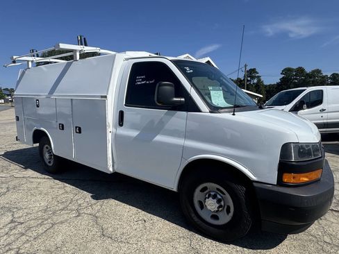 Used 2018 Chevrolet Express 3500 w/ Power Convenience Package image 5