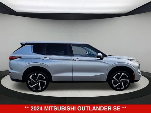 Used 2024 Mitsubishi Outlander SE FWD image 9