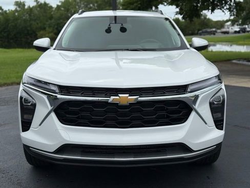 New 2025 Chevrolet Trax LT w/ Driver Confidence Package FWD image 2