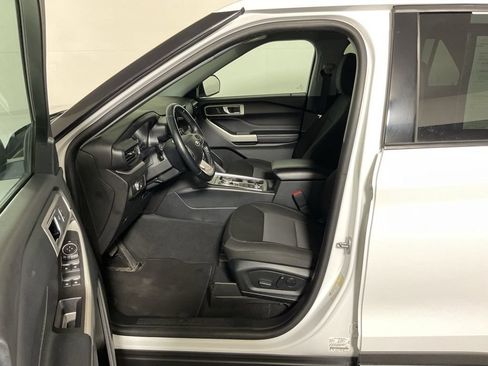 Used 2022 Ford Explorer XLT AWD/4WD image 20