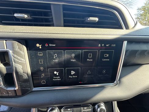 Used 2024 GMC Yukon XL Denali image 8