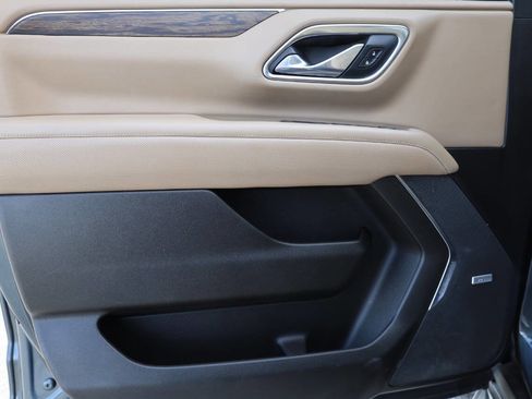 Used 2021 Chevrolet Suburban Premier image 12