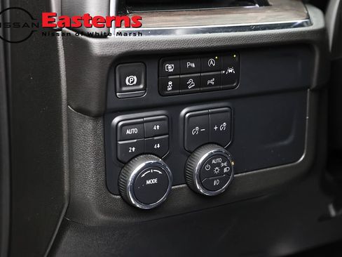 Used 2025 Chevrolet Suburban Z71 AWD/4WD image 21