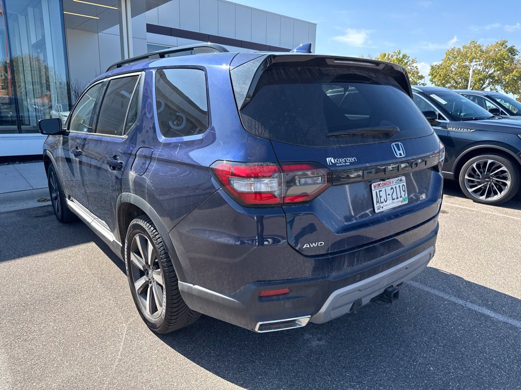 Used 2023 Honda Pilot Touring image 3