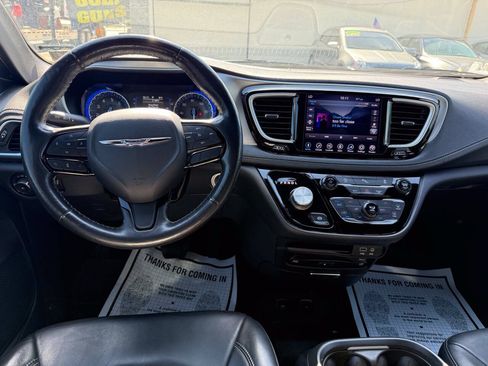 Used 2020 Chrysler Pacifica Touring-L AWD/4WD image 14