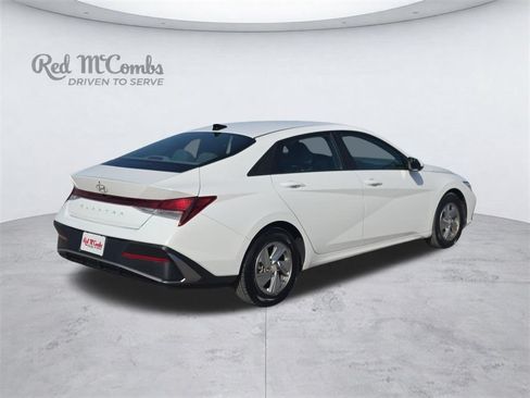 Certified 2024 Hyundai Elantra SE FWD image 7