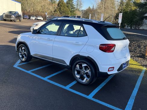 Certified 2023 Hyundai Venue Limited image 3