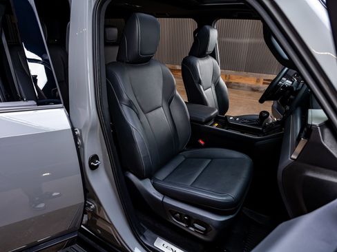 Used 2025 Lexus GX 550 w/ Cold Area Package AWD/4WD image 32