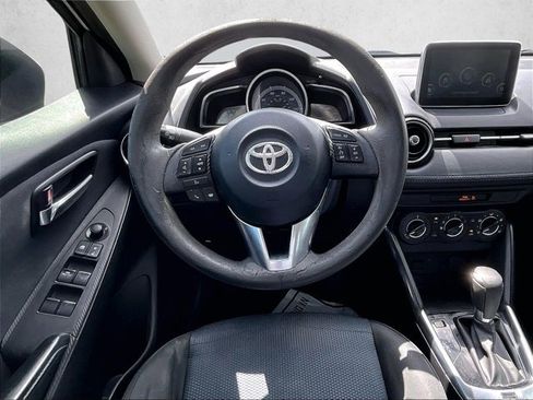 Used 2017 Toyota Yaris iA image 7