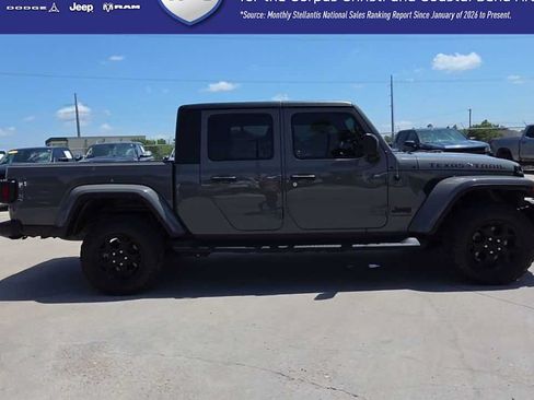 Used 2023 Jeep Gladiator Sport AWD/4WD image 9