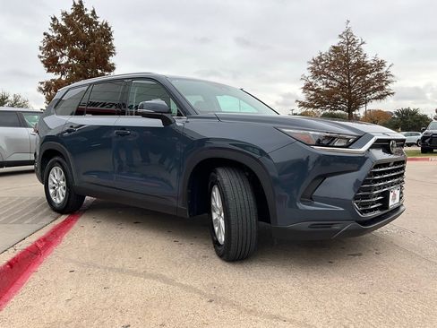 Used 2025 Toyota Grand Highlander FWD image 5