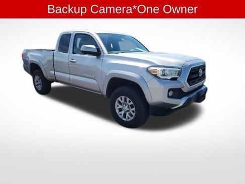 Used 2017 Toyota Tacoma SR5 w/ Tow Package image 3